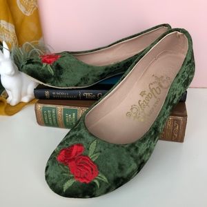 Calzados Crushed Velvet Rose Ballet Flats